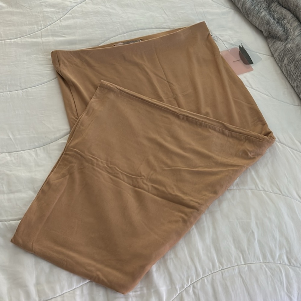 L stretch Nude pencil skirt